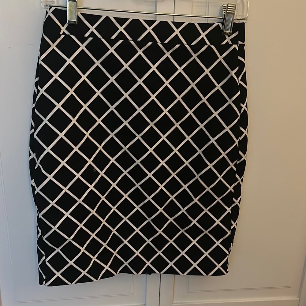 Elegant Black and White Grid Skirt